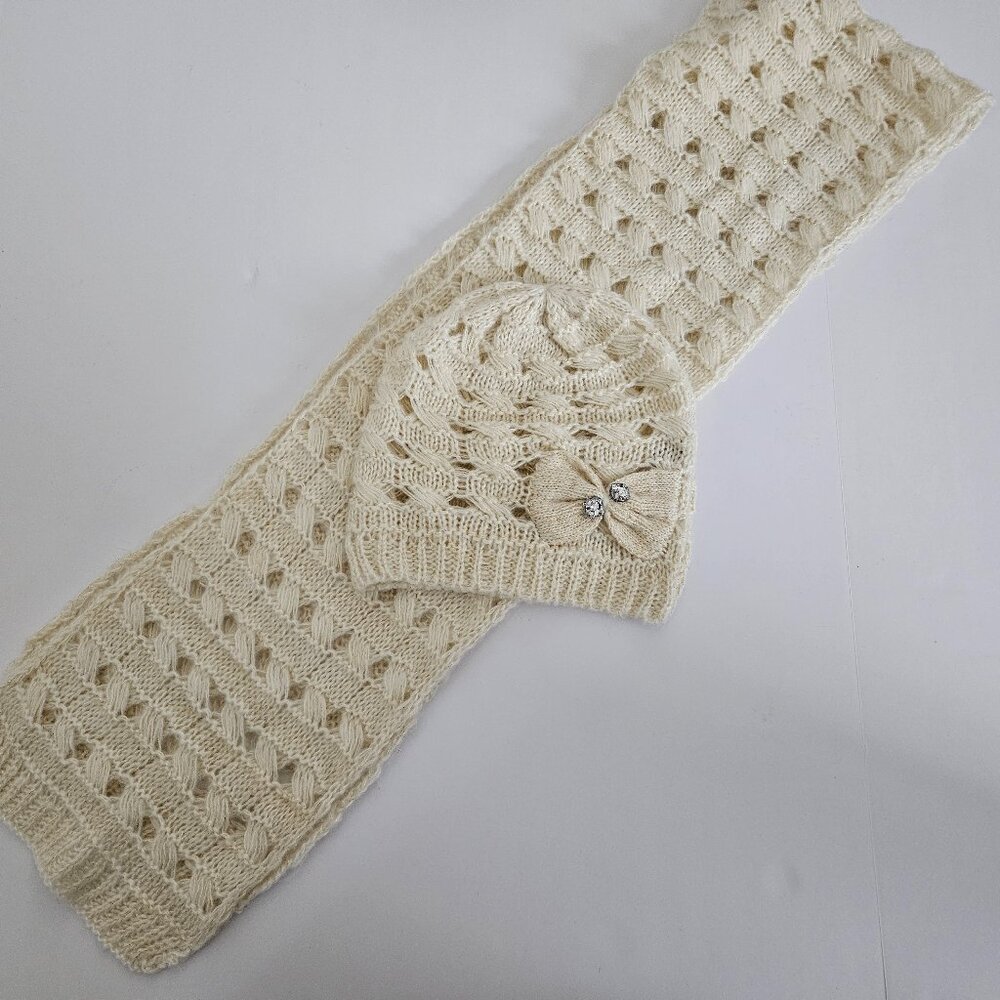 Apt 9 Ivory/Gold Shimmer Winter Hat with Bow and Scarf Set
